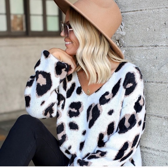 Vici Sweaters - NWOT Vici leopard print sweater.